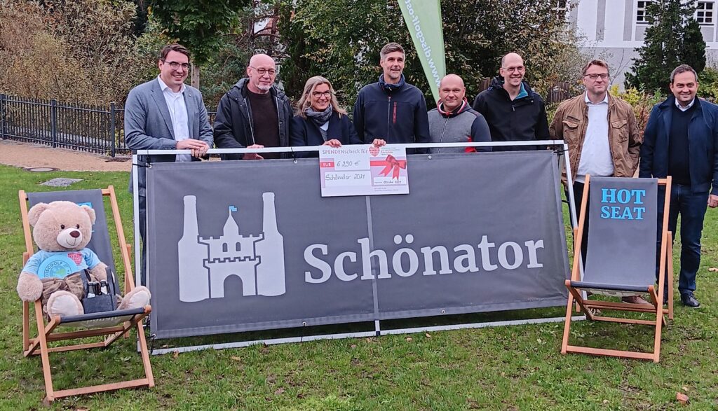Regensburg Spendenuebergabe Schönator Regensburg Spendenuebergabe Schoenator